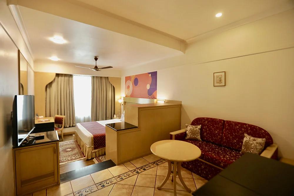 Ira By Orchid Mumbai T-2 International Airport Hotel Exterior photo